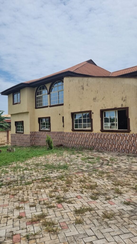 7-BEDROOM DUPLEX FOR SALE