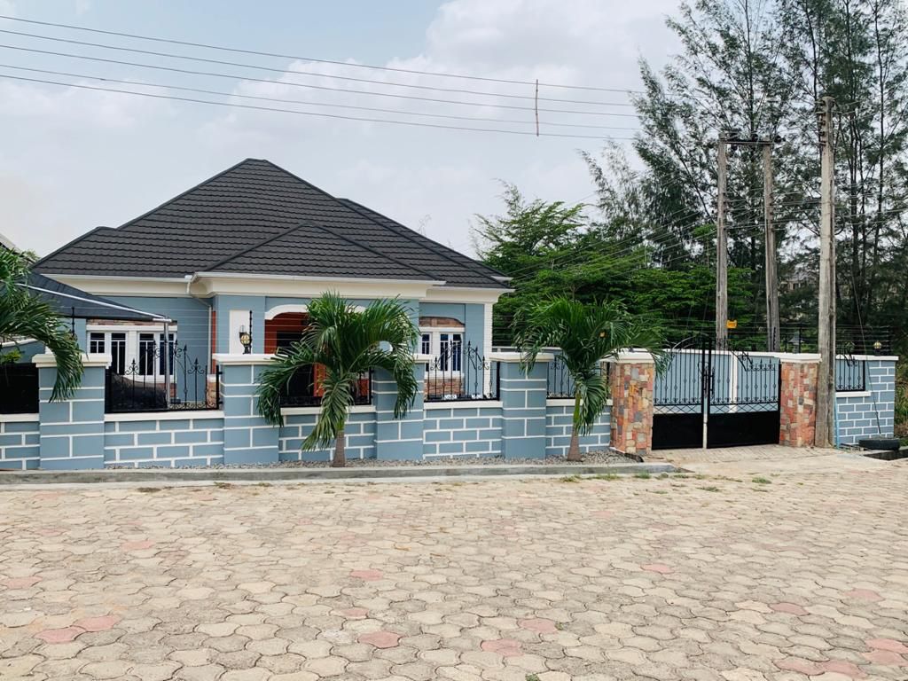 4-BEDROOM BUNGALOW FOR SALE