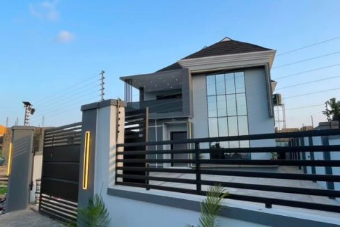House in Akobo for Sale